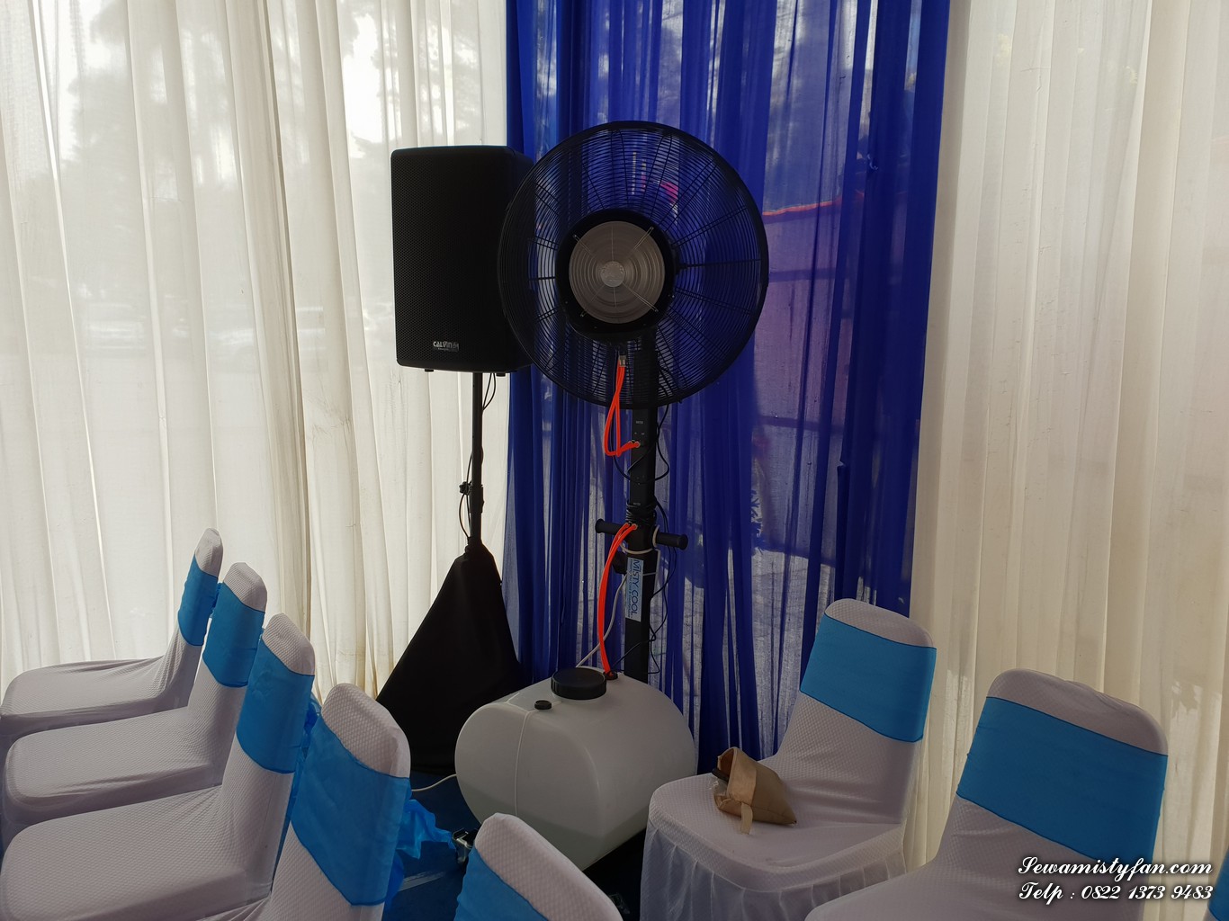 Di Indonesia, pernikahan adalah salah satu momen penting dalam kehidupan seseorang. Namun, pernikahan seringkali diadakan di luar ruangan dengan cuaca yang panas dan lembab. Hal ini dapat membuat tamu merasa tidak nyaman dan bahkan mengganggu acara. Untuk mengatasi masalah ini, kini hadir solusi terbaik, yaitu sewa kipas pengantin.

Sewa kipas pengantin terbaik di Jakarta dapat membantu mengurangi panas dan membuat tamu merasa lebih nyaman saat menghadiri acara pernikahan. Kipas pengantin adalah kipas angin yang dirancang khusus untuk acara pernikahan dan dapat disesuaikan dengan kebutuhan Anda. Kipas pengantin dapat membantu meningkatkan kenyamanan tamu dan menjaga agar mereka tetap merasa segar dan bersemangat sepanjang acara.

Sewa kipas pengantin untuk acara outdoor sangat penting karena cuaca yang panas dapat membuat tamu merasa tidak nyaman dan kehilangan semangat. Dalam acara pernikahan, kipas pengantin dapat membantu membuat tamu merasa lebih nyaman dan mengurangi risiko dehidrasi. Kipas pengantin portable sangat mudah dipindahkan dan dapat ditempatkan di mana saja sesuai kebutuhan.

Kipas angin pengantin dapat membantu mengurangi panas dan menjaga agar tamu tetap merasa nyaman sepanjang acara. Kipas pengantin portabel sangat mudah dipindahkan dan dapat ditempatkan di mana saja sesuai kebutuhan. Dengan menggunakan kipas pengantin, Anda dapat membuat tamu merasa lebih nyaman dan merayakan pernikahan Anda dengan penuh semangat.

Jangan biarkan panas mengganggu acara pernikahan Anda. Sewa kipas pengantin terbaik di Jakarta dan pastikan tamu Anda merasa nyaman dan bersemangat sepanjang acara. Dengan kipas pengantin, Anda dapat memastikan bahwa acara pernikahan Anda berjalan dengan lancar dan sukses. Jadi, tunggu apa lagi? Segera sewa kipas pengantin terbaik di Jakarta sekarang!
